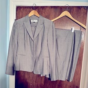 Tahari Petite 2 piece Suit